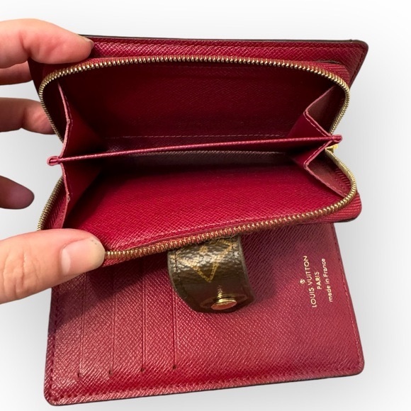 LOUIS VUITTON Authentic Monogram Portefeuille
Juliet Bi-fold Wallet, Fuchsia - Picture 13 of 15